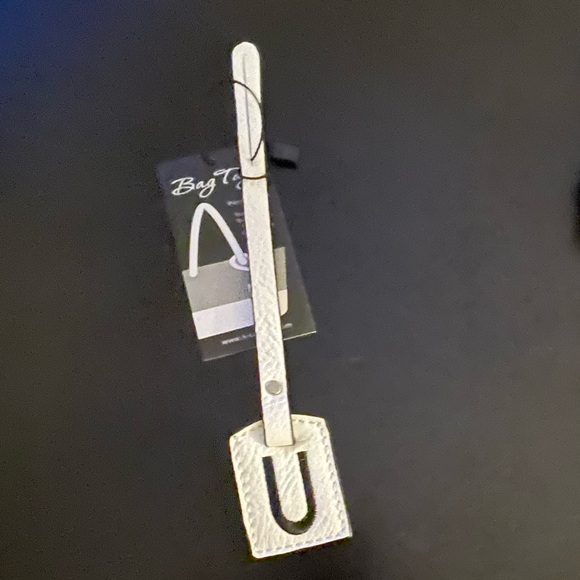 NWT “K•Carroll” Bag Tag, Monogram Letter "U" White Bag Tag with "Black" Letter - Picture 6 of 7